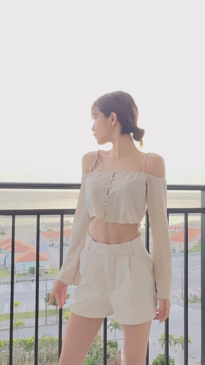 荒山みなみのインスタグラム：「ガチ泳ぎ前でノーメイクで撮った。笑 シュノーケリング楽しいよね🤭🩵」