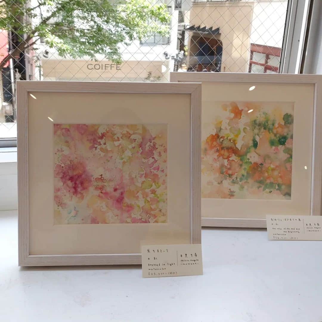 Art Mall（アートモール）さんのインスタグラム写真 - (Art Mall（アートモール）Instagram)「今日の色はこんな感じでした♪  This week's exhibition. Chihiro Meguro solo exhibition 2023.4.18 tue. -4.28 fri. artist : MEGURO Chihiro <Watercolor painter> tue-sat 12pm-8pm  (sun 12pm-5pm)  目黒千尋 個展 −ツキトタイヨウ− 「今日のいろ 心のもよう」 2023年4月18日(火)～4月28日(金) 12:00～20:00（最終日は17:00まで）  #目黒千尋 #めぐろちひろ #ChihiroMeguro #水彩画 #月の絵 #風景画 #郷愁を誘う絵 #空の絵 #夕日の絵 #滲み絵 #アートのある暮らし #アート購入 #インテリアアート #現代アート #日本橋 #三越前 #アートモール #artmall #アートショップ #artshop https://www.artmall.tokyo/」4月18日 22時49分 - artmall_tokyo