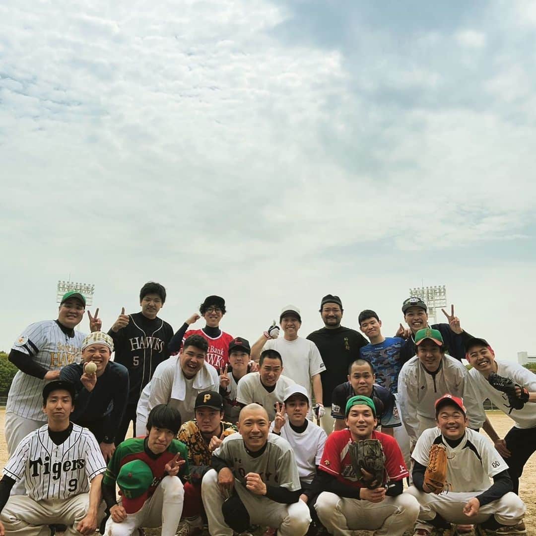 今井将人のインスタグラム：「京セラドームでの野球で火がつきまして、草野球はじめました。  その名も「シン・野球」です。  36歳になって、また野球することに熱が入るなんて、ほんまにただのおじさん。  私達は、月1の活動を目標としております。  今日も楽しすぎました。 野球最高⚾️⚾️⚾️⚾️⚾️⚾️⚾️⚾️ #シン野球」