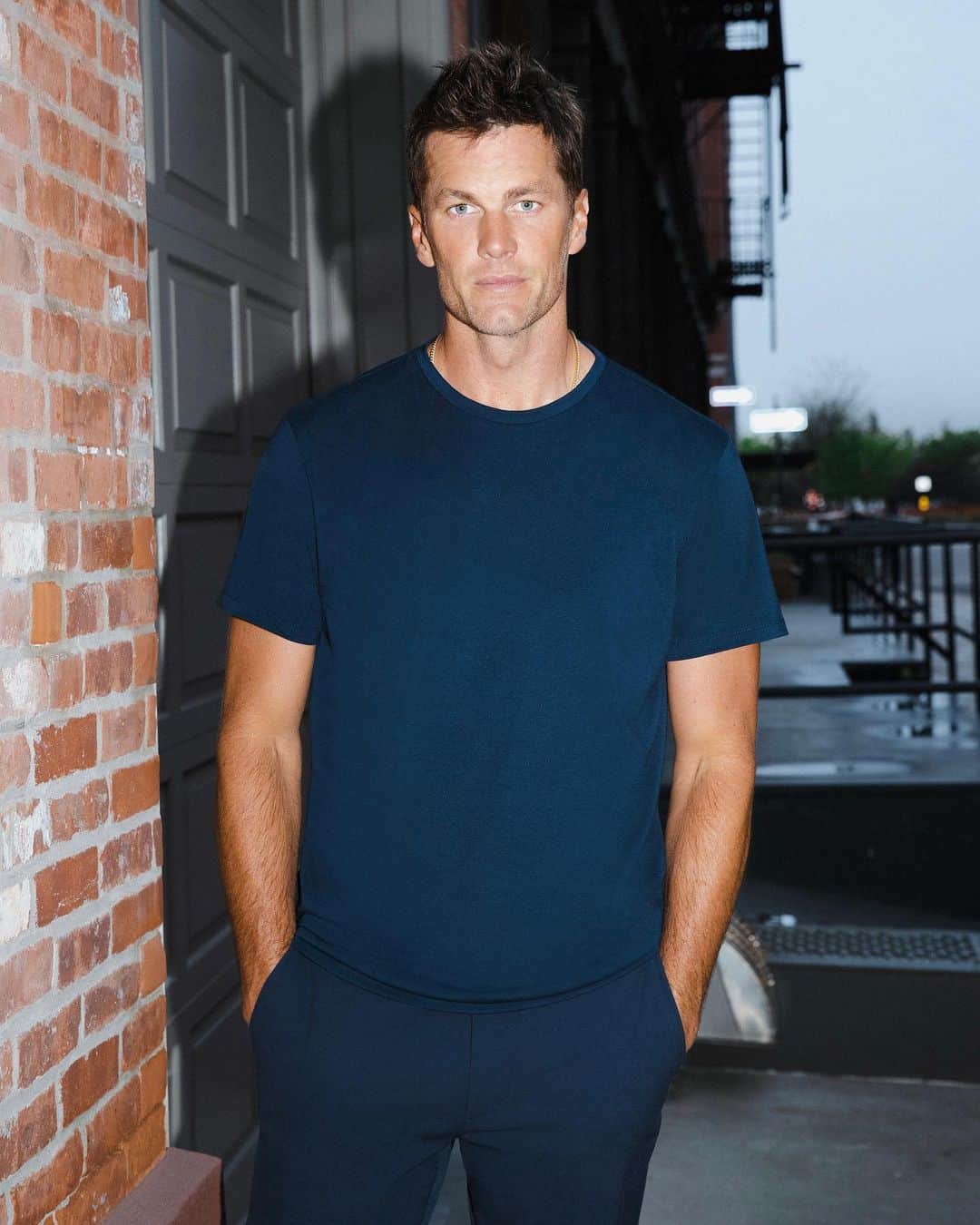 トム・ブレイディのインスタグラム：「We spent two years perfecting the everyday t-shirt. Tomorrow at 9AM the Brady Tee arrives.」