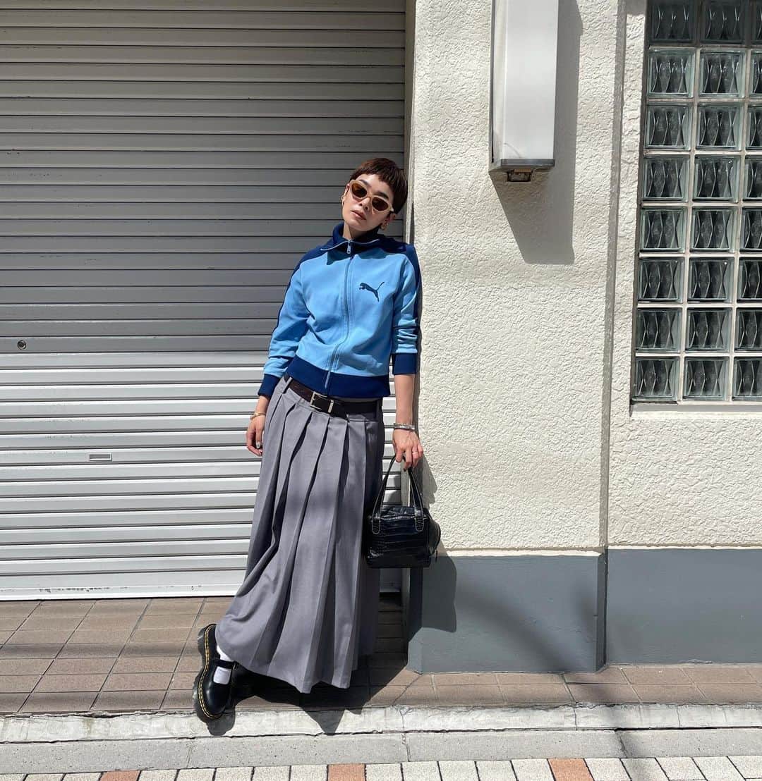 畠山千明のインスタグラム：「晴れた日〜 スカートにミニジャージ🏋🏻 足元はあえてメリージェーンで💕」