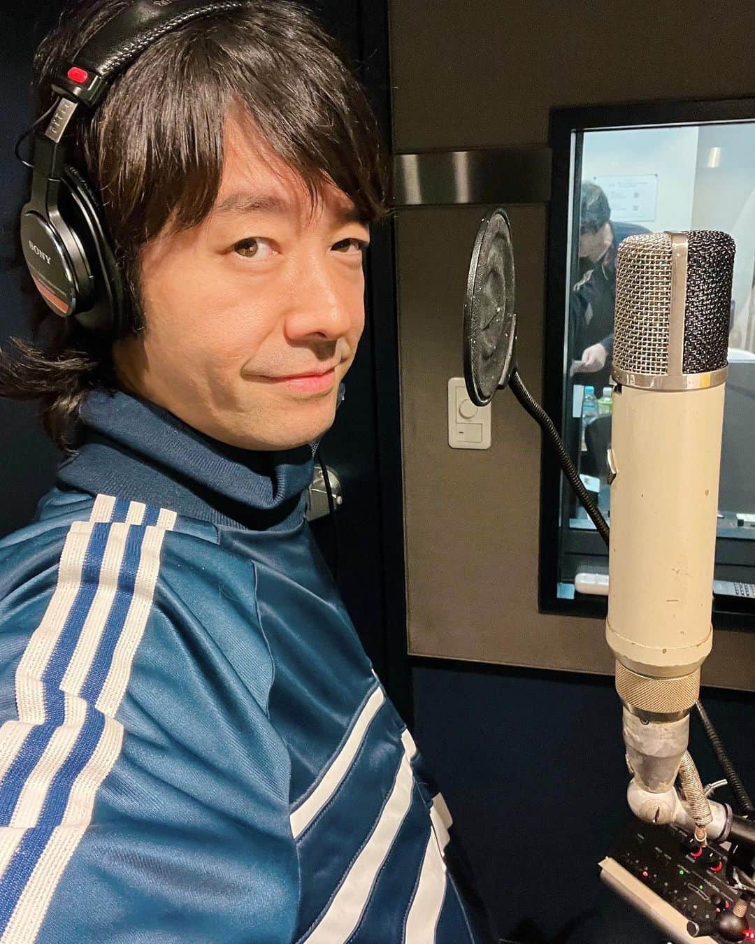 和田唱のインスタグラム：「今日もやってまいりましたー！！ハモ、コーラスもいっぱい録ったぞ🎶🎙  #和田唱  #レコーディング」