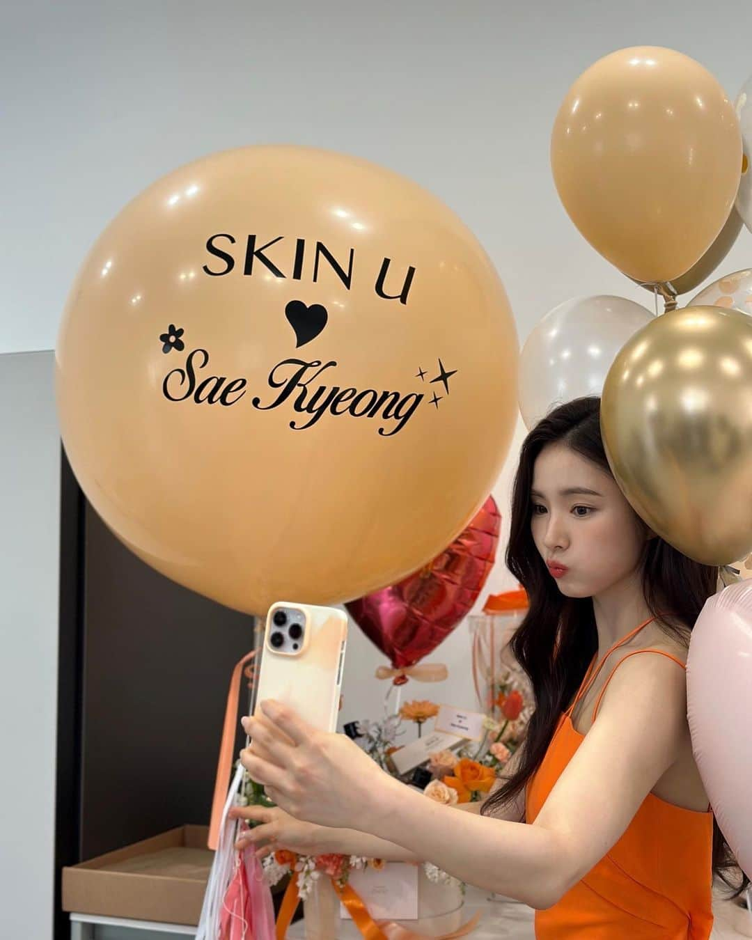 シン・セギョンのインスタグラム：「스킨유🧡 @skinu.official 🧡」