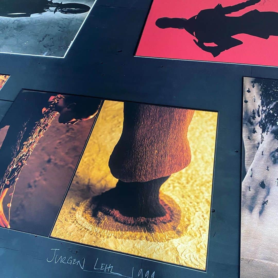 雅-MIYAVI-のインスタグラム：「Visited @kyotographie   Thanks for having me and congrats for opening @kyotophonie_ You’ll see great art projects, exhibitions, and musical experiences all over in Kyoto now. If you are near by, definitely better check em out.   京都の思い出。  京都グラフィーにお呼ばれして、 京都に潜伏していました。  何年か前に、京都国際会館で三味線奏者の上妻さんと演奏させてもらいましたが、今回、更に進化して、音楽と融合していました。  素晴らしいアートプロジェクト群と音楽体験が京都の街中を彩っています。  やっぱ好きだなあ、京都。  また、来ます。」