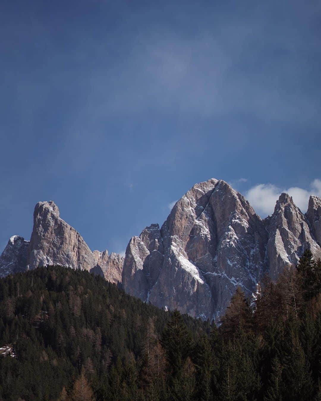 Giann Chanさんのインスタグラム写真 - (Giann ChanInstagram)「Here begins the first chapter of our fairy tale.   Photographed @ssjesicajeanette  @summerstoryphotography Makeup and Hair @valeriyabeauty  Bridal @millia.london   #prewedding #Italy #Dolomiti」4月18日 23時04分 - chan.tsz.ying