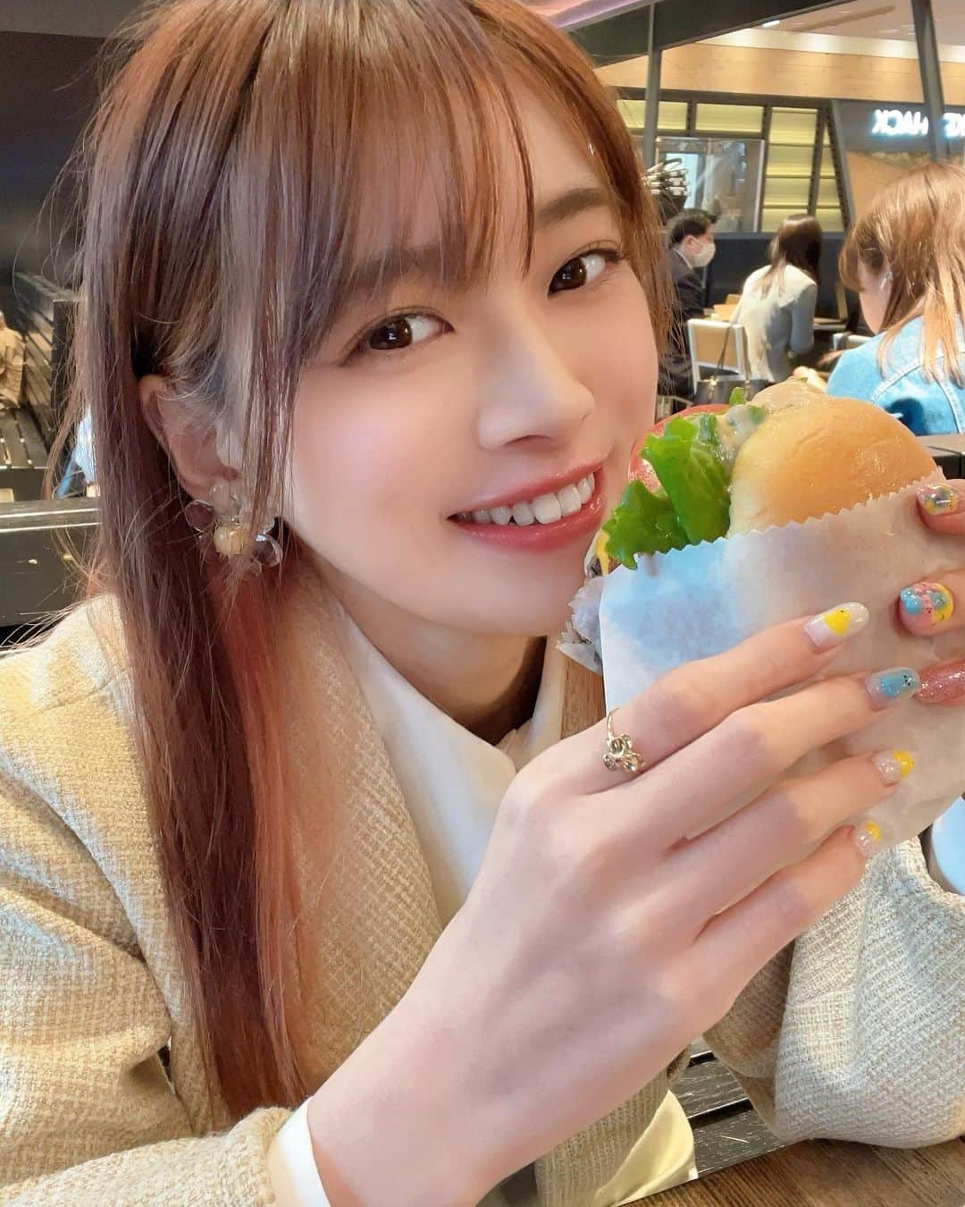 藤田いろはのインスタグラム：「【お知らせ】  この度アーティストハウス・ピラミッドに所属いたしました。 いっぱいお仕事出来るように頑張るので、 これからも応援よろしくお願いいたします🌟」