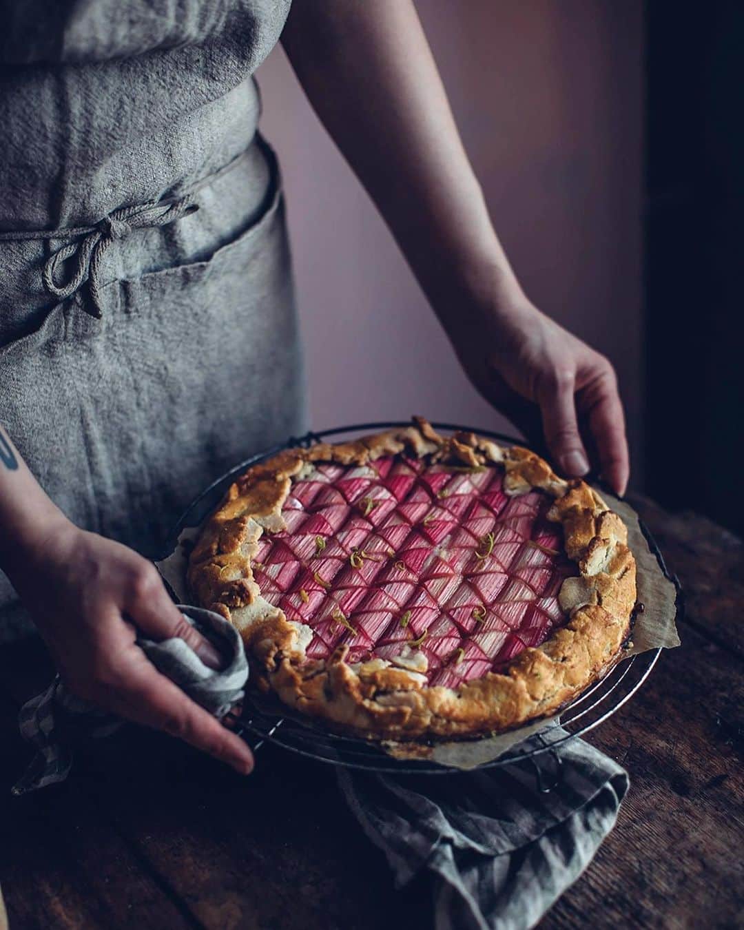 Our Food Storiesさんのインスタグラム写真 - (Our Food StoriesInstagram)「More photos of this delicious gluten-free rhubarb galette. We already saw the first rhubarb in the organic supermarket and can‘t wait to make this tasty galette again 😋 Get the recipe on the blog, link is in profile. #ourfoodstories  ____ #rhubarbcake #rhubarbgalette #rhabarberkuchen #rhabarberliebe #backenmachtglücklich #bakinglove #cakerecipe #cakerecipes #glutenfri #glutenfreebaking #glutenfreefood #glutenfrei #glutenfreibacken #foodstyling #foodphotographer #onthetable」4月18日 23時06分 - _foodstories_