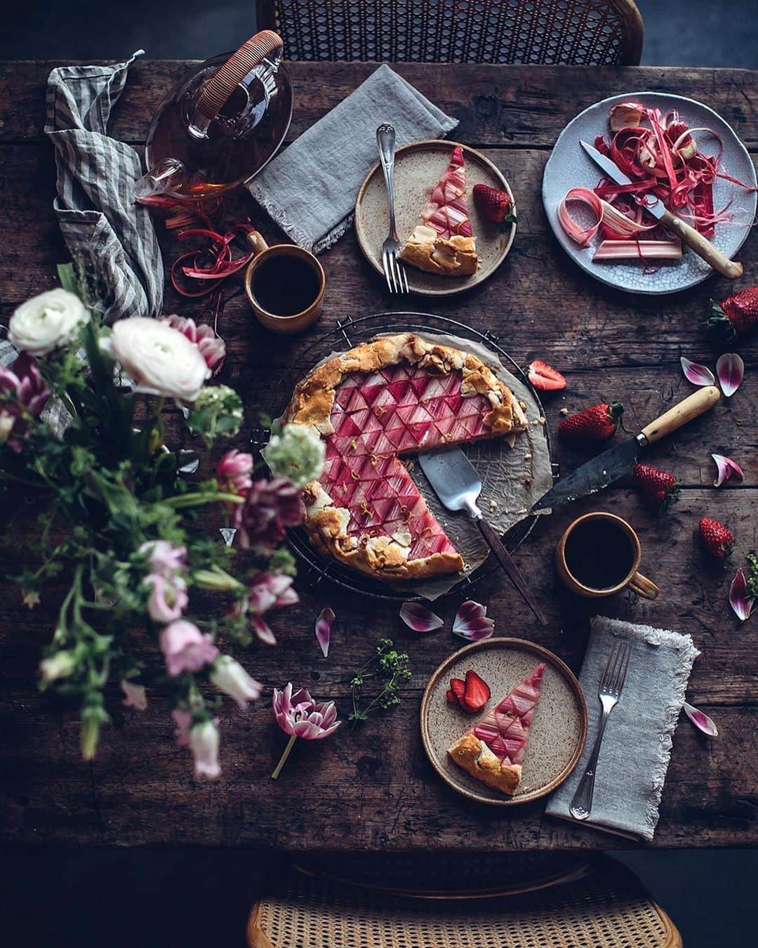 Our Food Storiesのインスタグラム：「More photos of this delicious gluten-free rhubarb galette. We already saw the first rhubarb in the organic supermarket and can‘t wait to make this tasty galette again 😋 Get the recipe on the blog, link is in profile. #ourfoodstories  ____ #rhubarbcake #rhubarbgalette #rhabarberkuchen #rhabarberliebe #backenmachtglücklich #bakinglove #cakerecipe #cakerecipes #glutenfri #glutenfreebaking #glutenfreefood #glutenfrei #glutenfreibacken #foodstyling #foodphotographer #onthetable」