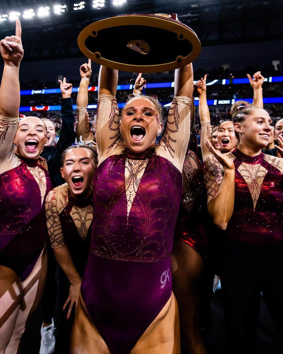 ラガン・スミスのインスタグラム：「Still in the moment🏆🤩 #nattychamps #backtoback」