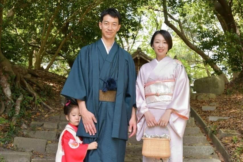 珠華ゆふさんのインスタグラム写真 - (珠華ゆふInstagram)「①子どもたちが飽きてきた頃に夫婦でも撮っていただきました✨ ②と思ったら1人ちょこちょこ寄ってきて ③もう1人もやってきて ④結局家族写真☺️  #宝塚受験 #宝塚 #宝塚og #サンフランシスコ #ベイエリア #アメリカ生活 #メンタル #コーチング #メンタルコーチング #メンタルトレーニング #パフォーマンスアップ #一時帰国」4月18日 23時16分 - yufu_tamahana