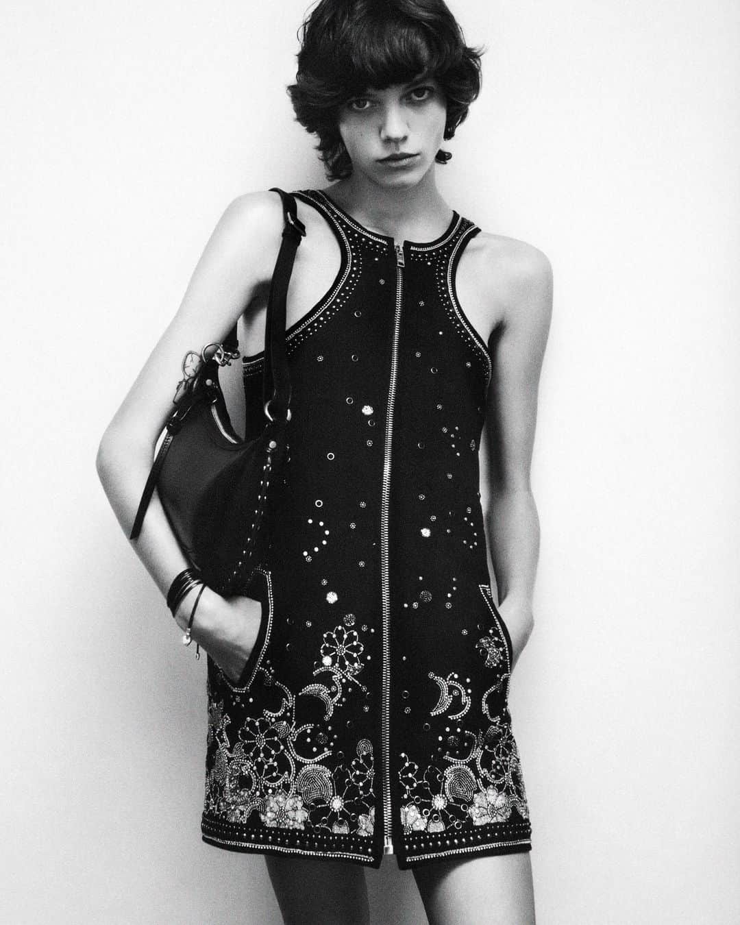イザベルマランのインスタグラム：「Sculptural cuts. @digitalyxx wears a sleeveless dress from the #IsabelMarantSS23 collection, photographed by @vitofernicola.   See more via link in bio.  #IsabelMarant」