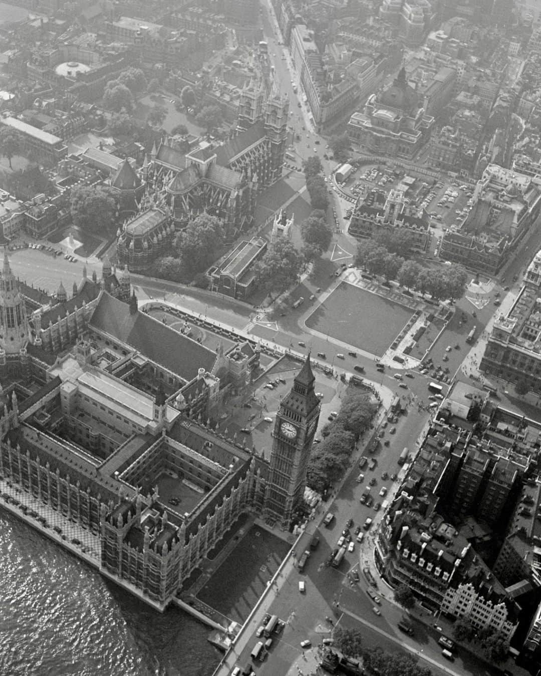 lifeのインスタグラム：「Aerial view of the City of Westminster, London, England, 1960.  See more dreamy destinations from the LIFE Archive by clicking the link in bio 🌎  (📷 Mark Kauffman/LIFE Picture Collection)  #LIFEMagazine #LIFEArchive #TravelTuesday #Destinations #TraveltheWrold #London #England #1960s」