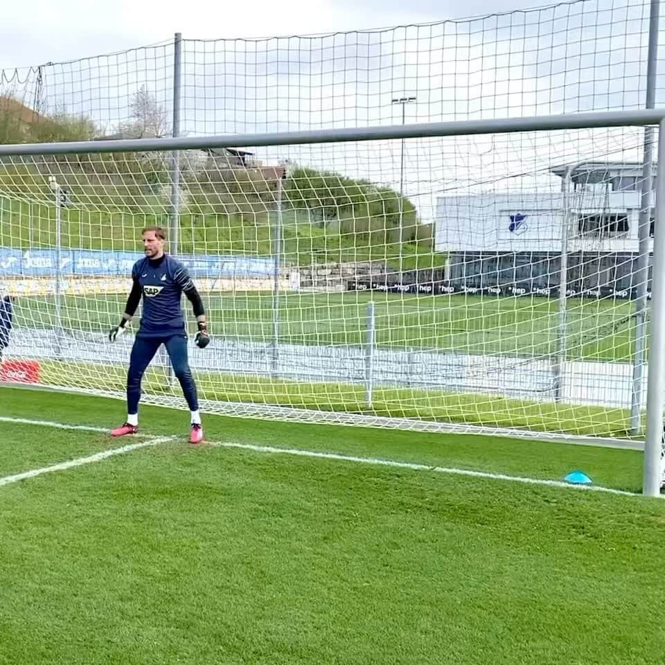 オリヴァー・バウマンさんのインスタグラム (オリヴァー・バウマンolibaumann90)