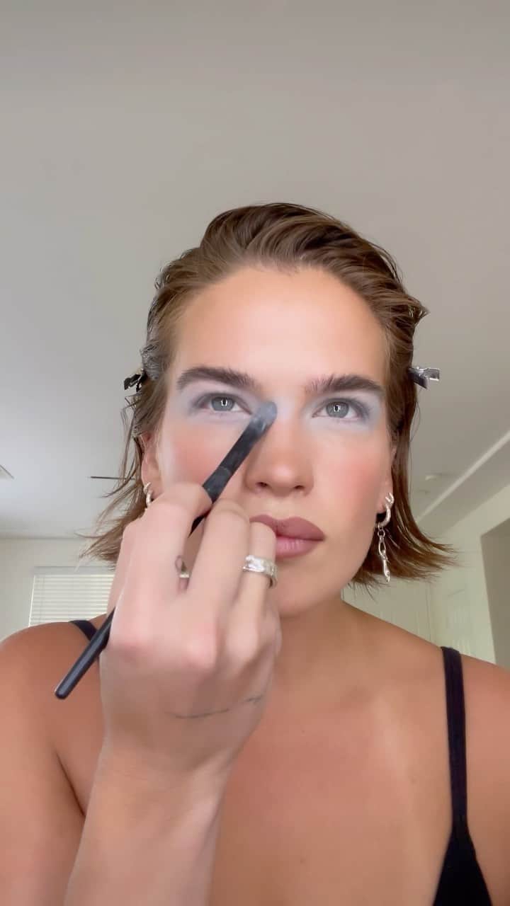 ストーミ・ヘンレイのインスタグラム：「My relatable not so relatable Coachella GRWM/ makeup tutorial 😂🎡☀️🌵」