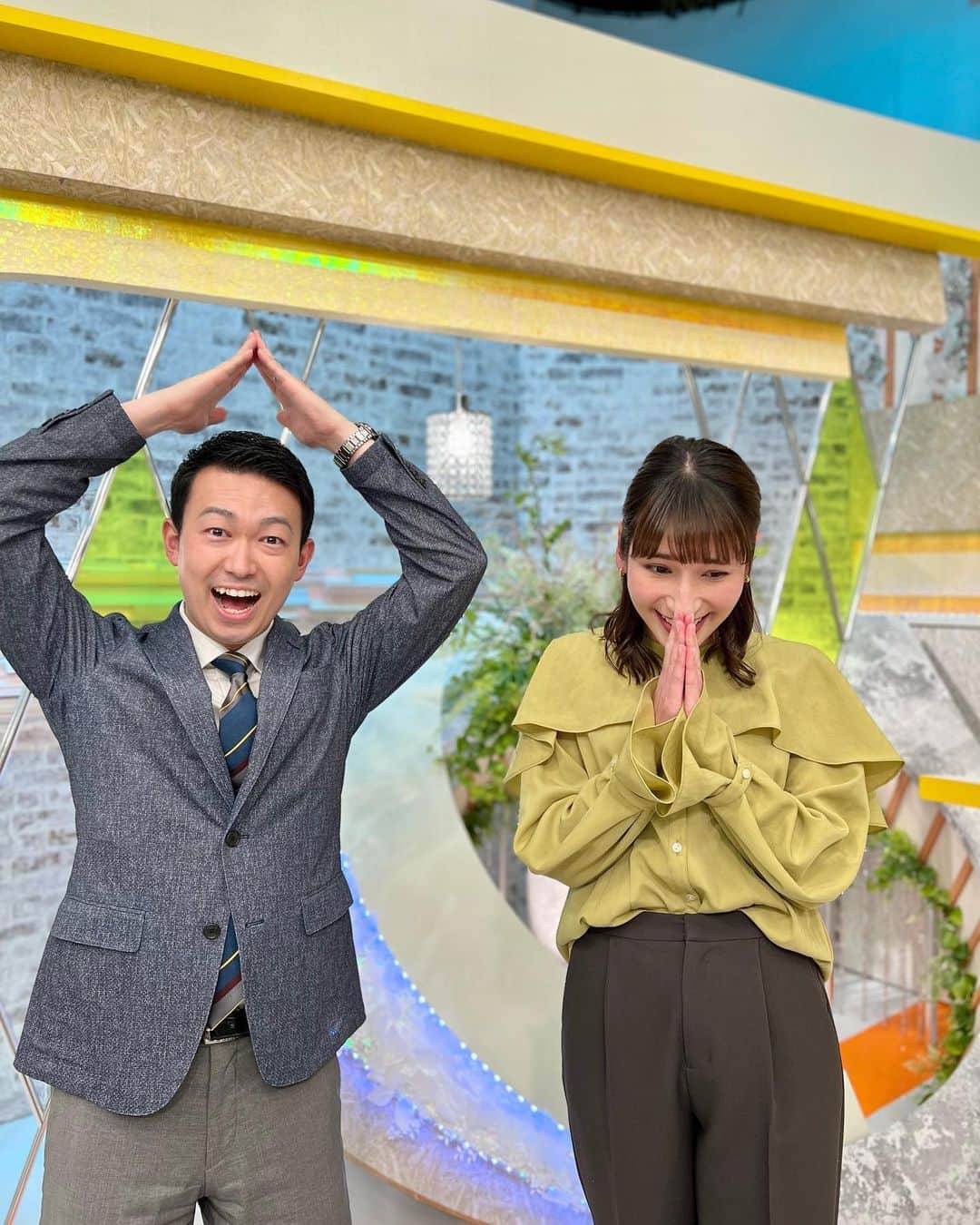 のインスタグラム：「.  ハレのちあした 18:15からの県内ニュースのエンドトーク。  「またあした」と番組をしめた後に 一言、ちょこっと呟いていたことに お気付きでしたでしょうか？😳  普段は藤原アナがビシッと 放送時間に合わせてトークを切り上げ 私が最後に一言呟いていたのですが、 今日はそれをチェンジ🔄  私がしめて藤原アナが呟くことになりました。  新年度の疲れも出てくる頃。 きょうの特集「ごちそうこよみ」で ヤリイカを紹介したので、 ごちそうで体を労わりたいですねと番組を締めて 藤原アナが最後に「イカはイカが🦑」と 呟くはずが、、、 10秒も残した状態で番組をしめてしまいました😂😂😂  先輩！！ちょっとすべった感じの空気を作ってしまい すみませんでした😂  皆さま、 これからも番組の最後の最後まで 注目して頂けますと嬉しいです🦑  .   #青森朝日放送 #ハレのちあした #ニュース #報道 #アナウンサー」