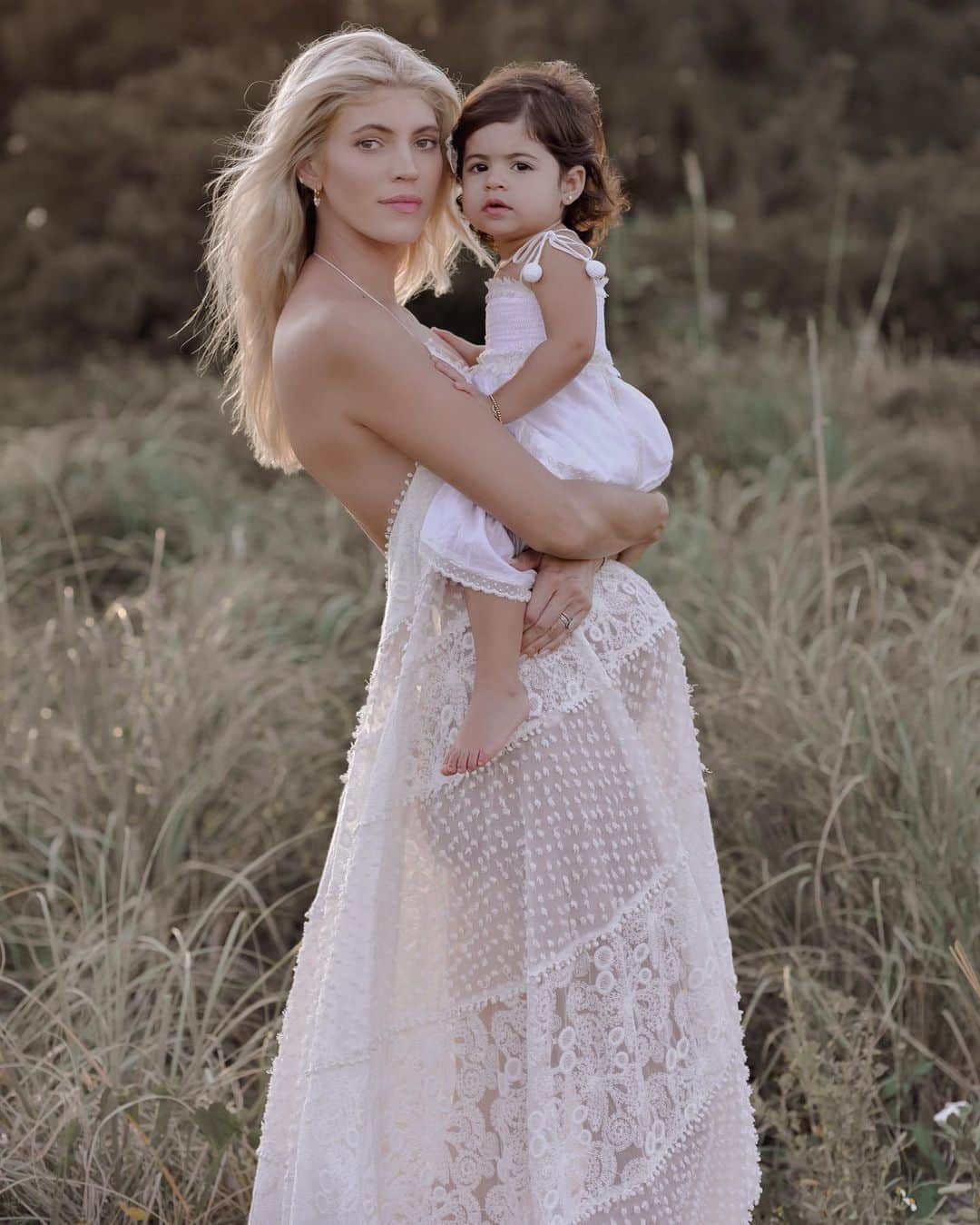 のインスタグラム：「My little love, can’t wait to see you become a big sister !」