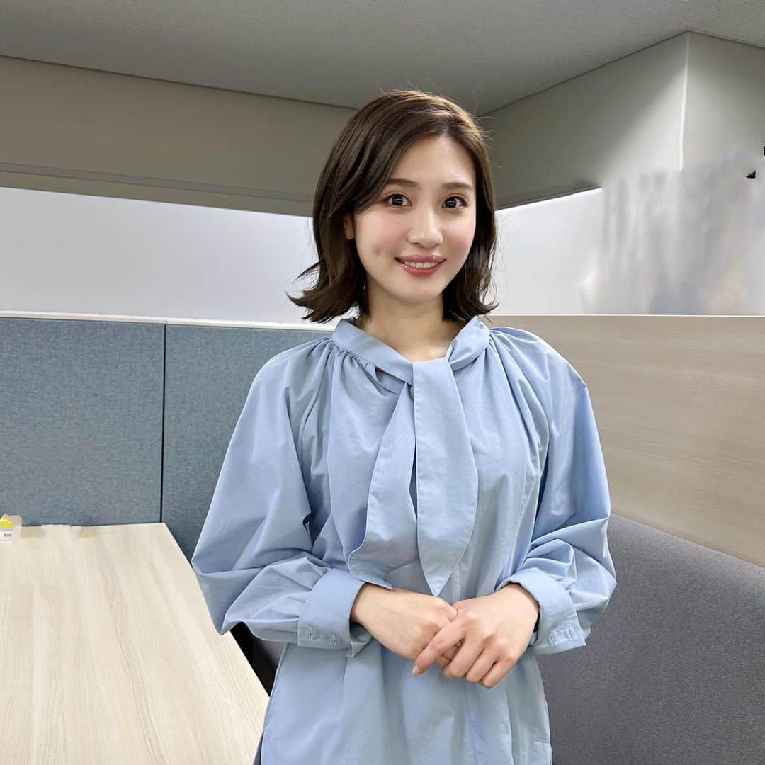 のインスタグラム：「きょうもありがとうございました😊💕 あすはタダイマ！からカリメン！まで担当します。  そして… あすは旦過市場の火災から1年。 去年は現場からお伝えしましたがあの時の空気や旦過市場の皆さんの表情を今も鮮明に覚えています。 旦過市場の皆さんにとっては激動の1年だったと思います。 私も旦過の皆さんには今もお世話になっていますし、忘れられない日です。 あすは1年経った今の状況をお伝えします。 #rkb#タダイマ#カリメン#旦過市場#北九州#福岡#アナウンサー#本田奈也花」