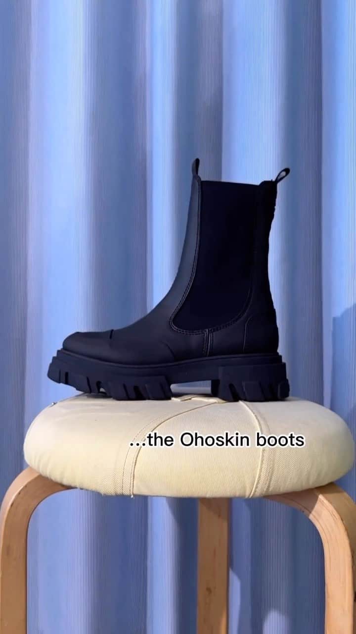 ガンニのインスタグラム：「OUR BOOTS MADE OF ORANGES AND CACTI ARE HERE🤯  We’re proud to be launching our first shoes made from innovative bio-based leather alternative Ohoskin as part of our commitment to phase out virgin leather from all products by 2023. Our Ohoskin boots are made of 48% plant-based waste and 52% Recycled Plastics.  #GANNILab」