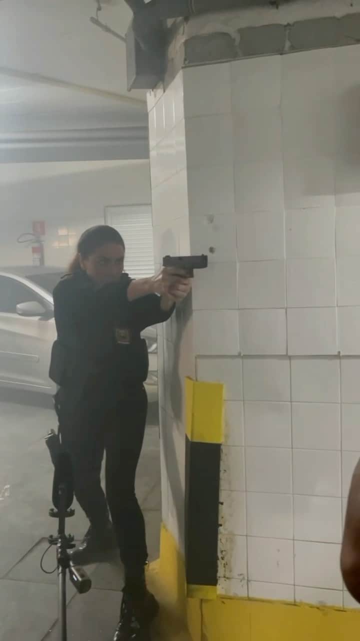 Giovanna Antonelliのインスタグラム：「Quantos 🔥 essa cena merece? Equipe unida só faz cenão, né? #Travessia」