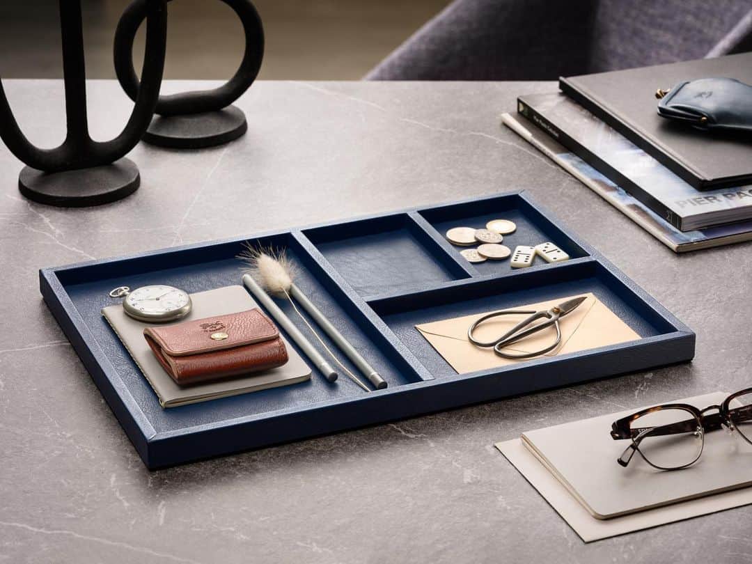 イルビゾンテのインスタグラム：「There’s a Home for Everything is the name of the  capsule collection designed by @shawnhenderson for Il Bisonte and aims to reimagine the past to create a new idea of the present.   #salonedelmobile #milandesignweek #ilbisonte #shawnhenderson」