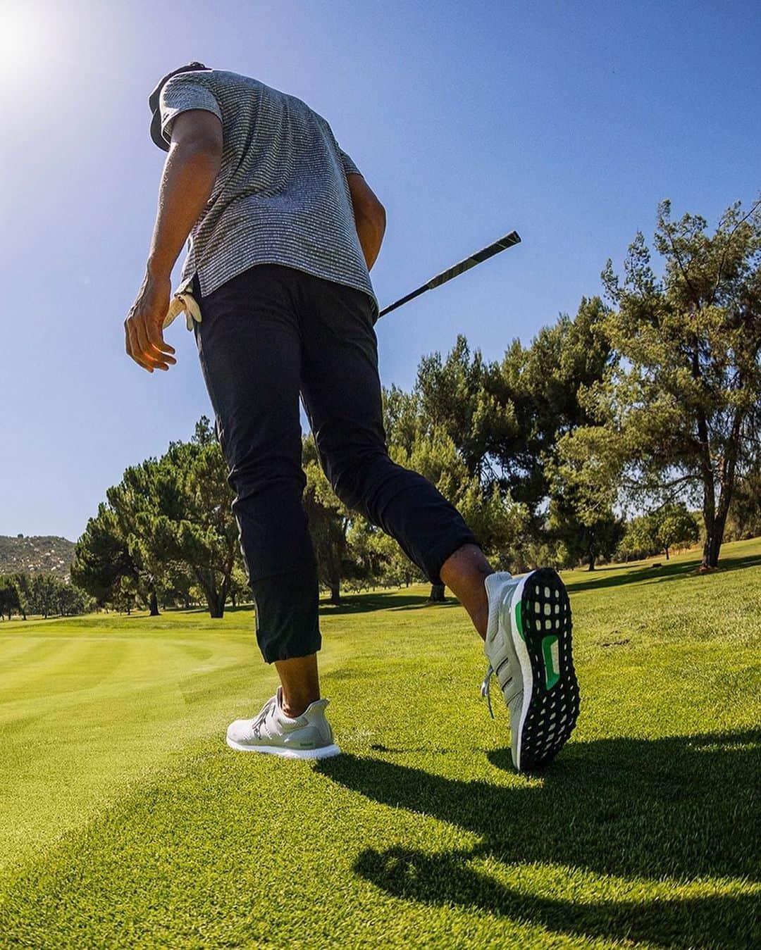 adidas Golfさんのインスタグラム写真 - (adidas GolfInstagram)「☁️ meets ⛳️  We made an Ultraboost Spikeless Golf shoe inspired by the original Ultraboost sillouette. Full-length Boost cushioning gives you max comfort for all 18-holes.   Available in Unisex sizing on adidas.com and select retailers Friday, April 21.   #Ultraboost #UltraboostGolf #Golf #골프 #ゴルフ#高尔夫」4月19日 0時11分 - adidasgolf