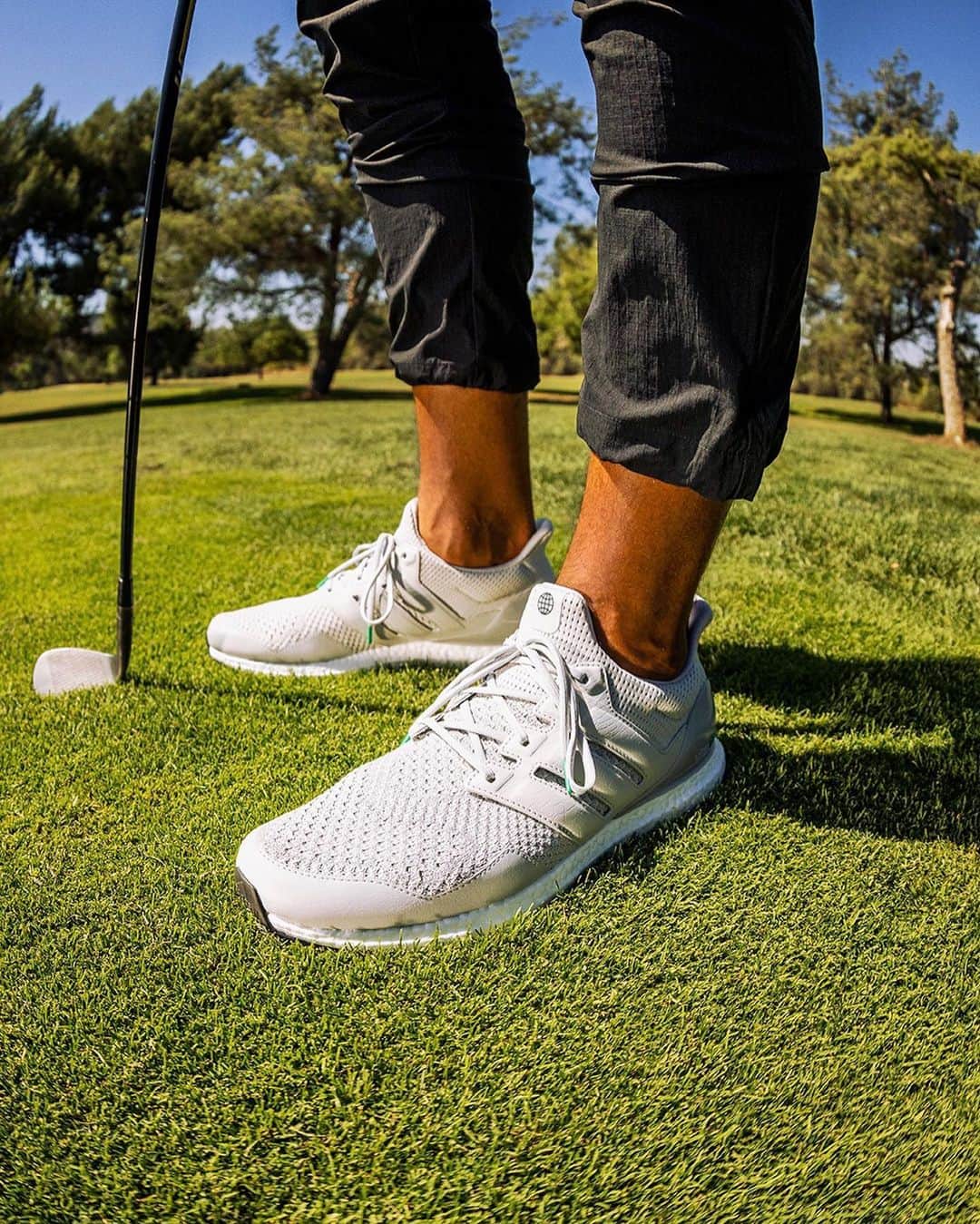 adidas Golfさんのインスタグラム写真 - (adidas GolfInstagram)「☁️ meets ⛳️  We made an Ultraboost Spikeless Golf shoe inspired by the original Ultraboost sillouette. Full-length Boost cushioning gives you max comfort for all 18-holes.   Available in Unisex sizing on adidas.com and select retailers Friday, April 21.   #Ultraboost #UltraboostGolf #Golf #골프 #ゴルフ#高尔夫」4月19日 0時11分 - adidasgolf