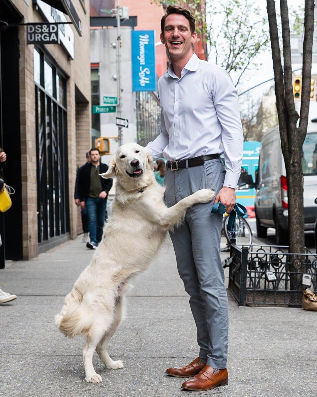 The Dogistさんのインスタグラム写真 - (The DogistInstagram)「Oscar, Golden Retriever (2 y/o), Prince & Mulberry St., New York, NY • “He’s a service dog flunkie from Little Angels in CA, so now he’s my little angel. He didn’t have the ‘attention span’. It’s supposed to be 15 minutes – his is 30 seconds. My friends joke that I can’t bring him on first dates anymore – it’s cheating. Only third dates now.”  When do you introduce your dog to your date?」4月19日 0時14分 - thedogist