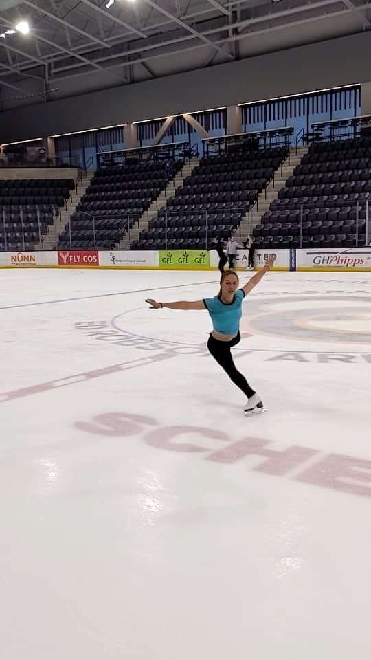コートニー・ヒックスのインスタグラム：「Um, huge props to y'all that skate before 10 a.m. all the time. It could not be me and I do not know how you do it 😴 this was at 8:40 and I'm truly shocked I was capable of triples. 🙃 VC @jomosk8 . . . . #iceskater #iceskate #iceskating #figureskater #figureskate #figureskating #figureskating_amazing #lutz #triplejump #morning #fypage #fypシ #foryou #foryoupage #usfigureskating #isu #reels #pretty #athletesofinstagram #athlete #jacksonultima #johnwilson #jumps #explorepage #explore #фигурноекатани」