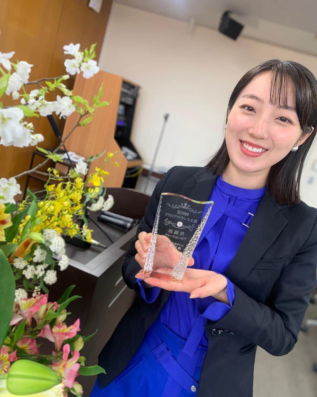 美川愛実のインスタグラム：「少し前ですが、FNS系列のアナウンス大賞ナレーション部門で敢闘賞をいただきました。  桜島を描く画家　野ｲ忝宗男さんを取材し、企画したものです。  番組作りに尽力してくれた番組スタッフ、そして野ｲ忝さん、取材を受けてくださった全ての方々に感謝し、また精進します。」