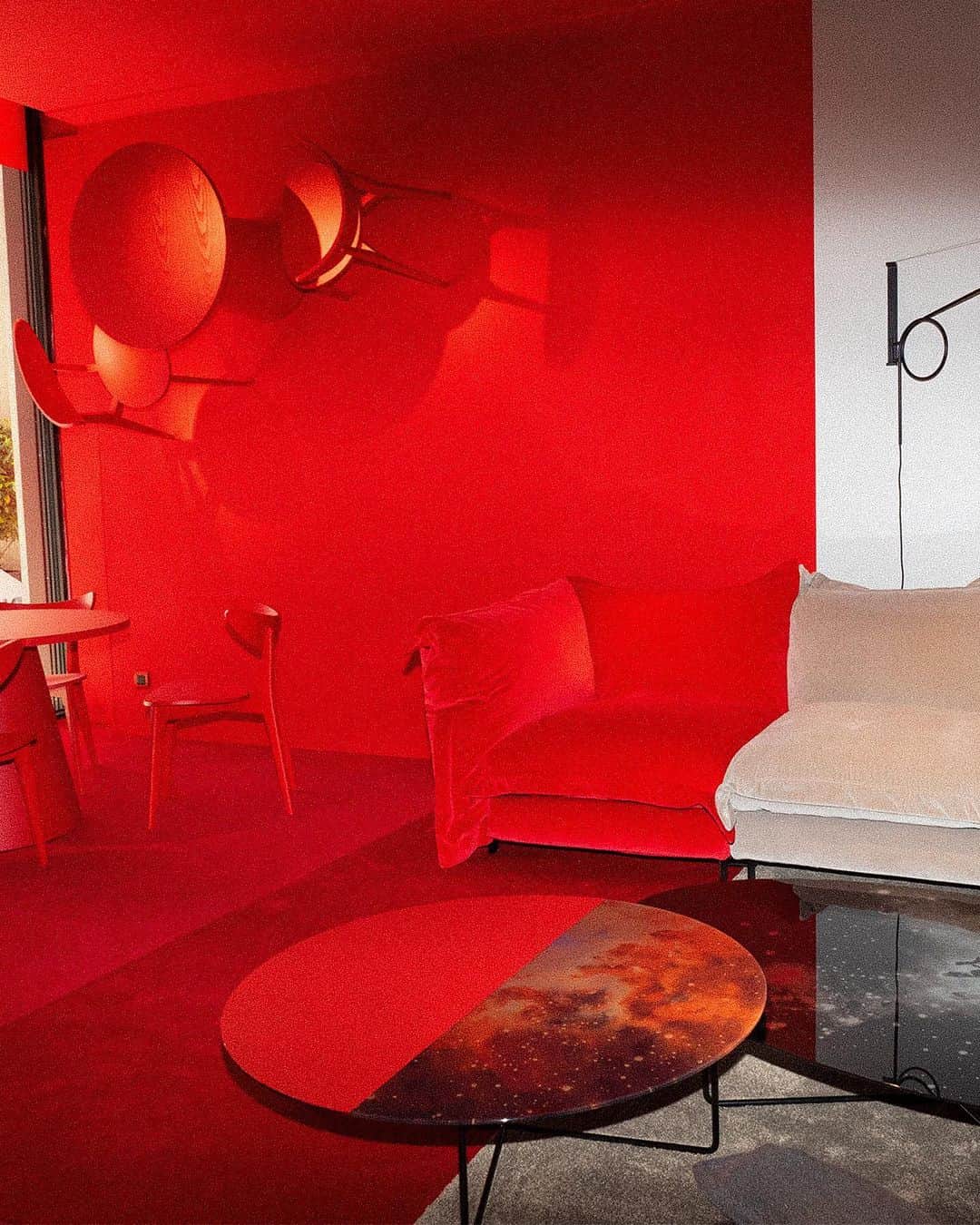 ディーゼルのインスタグラム：「It’s a lifestyle.   Diesel Living returns to Milan Design Week with a statement in the brand’s attitude of fearlessness, irreverence and irony. A pop-up showroom @dieselliving x @morosofficial at Via della Spiga 26, is an audacious, 3-D expression of the Diesel lifestyle defined by a bold, surreal window takeover in iconic Diesel Red. The pop-up will be open for one month, from April 18 - May 20, and is designed to make a lasting impression.  See more at the link in bio.  #ForSuccessfulLiving #SaloneDelMobile2023 #MDW23 #DieselLivingMDW2023」