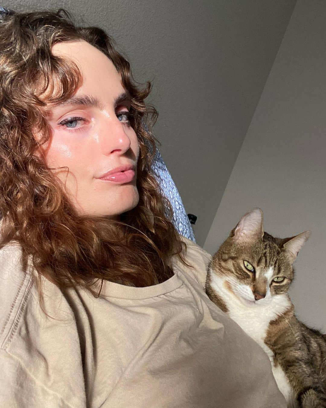 Marinet Mattheeさんのインスタグラム写真 - (Marinet MattheeInstagram)「I love itttttt so much when my week is filled with my favorite things: cats, sunsets, abundance and love 😻 🧡🫶♥️❣️🧡」4月19日 0時34分 - marinetmatthee