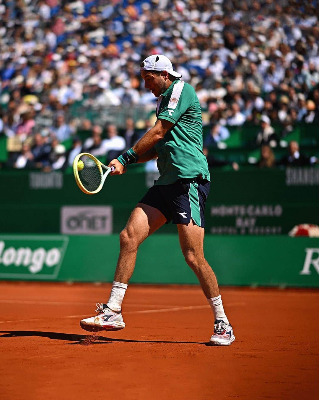 ディアドラのインスタグラム：「It’s time to get your shoes dirty. Gear up with the pro-level Blushield Fly tennis shoes, designed to elevate your fast-paced game on clay. With a snug, sock-like fit for superior control and Blushield technology that boosts responsiveness, you'll be unstoppable on the court.   #diadora #diadoratennis」