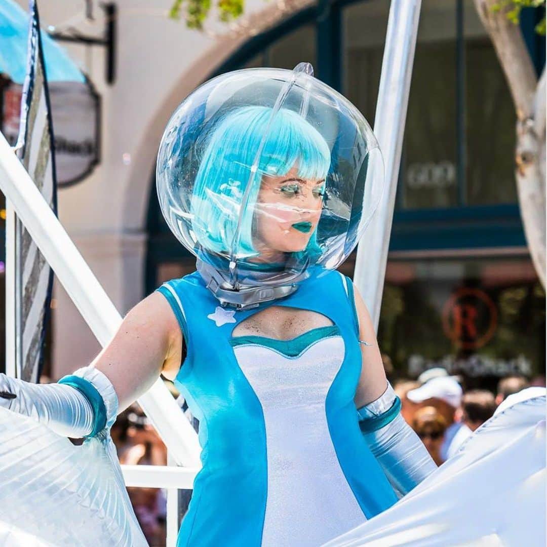 シービーズのインスタグラム：「"Listen to your inner voice and don't let others bring you down. You know the answers, you know what you want to do—so just go for it." - Darla Bea, a DJ located in Santa Barbara, CA.   SeaVees was reborn when our founder turned a daydream into a day job.  In the #daydreamer series, we're sharing the inspiring stories of people making their dreams a reality.  Head to our stories for more.   #daydreamer #entreprenuer #dj #followyourdream」