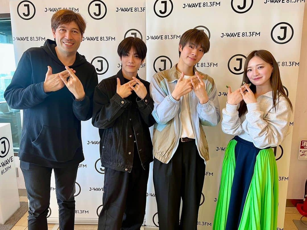 中田花奈さんのインスタグラム写真 - (中田花奈Instagram)「昨日はJ-WAVE『STEP ONE』 ありがとうございました！！  【LISTEN AND LEARN】 今週は #平野綾 さんでした！ 尊敬している方と同じお仕事ができるって凄い事🥺  そして #戸田恵子 さん素敵な方😍 ちょうど聴いてくださってたとは…！ ありがとうございます！！  【SAWAI SEIYAKU SOUND CLINIC】 今月は田中光さんに伺うモチベーションアップ術❤️‍🔥 軸はぶらさず手法を変えて試行錯誤する、という考え方素敵でした！  【SAISON CARD ON THE EDGE】 NPO法人日本スポーツメディアトレーナー協会の スポーツメディアトレーナー 糸川雅子さんがご出演くださいました ☺️ 「メディアトレーニング」って初めて聞いたけど とっても勉強したい🥺🥺 めちゃくちゃ私に必要… いや今の時代、皆に必要なことかも  【STEP ONE 2023最新・激ウマランチ】 #印度カリー子 さんによる カレーの名店ベスト3 ご紹介いただきました！  三軒茶屋『シバカリーワラ』 いただきました！ とっても美味しかった〜！！  たくさんのメールやツイート ありがとうございました🙇‍♀️🙇‍♀️ 実はchun.スタッフからのツイートも！(笑) 皆様から紹介していただいた カレー屋さん巡りたい🥄  【Liny CHEER UP WORKERS】 『炭焼てらまえ』店長の早川慎吾さんに ご出演いただきました！ @teramaestaff  「カレー牛もつ煮込み」 お客様の要望で定番化するメニューって信頼度高い😍  【CHINTAI GLOBAL BEATS】 珍事件🤣 シュワルツェネッガーさんの行動は 正義感溢れるものなのに 少し可哀想🥲  【MUSIC+1】 ゲストはDXTEEN から #谷口太一 さん #福田歩汰 さん サッシャさんお墨付きの素敵な方々でした！！ DXTEENポーズたぶん習得しました😚  ありがとうございました🫶 来週もよろしくお願いします！」4月19日 0時56分 - nakadakana_official