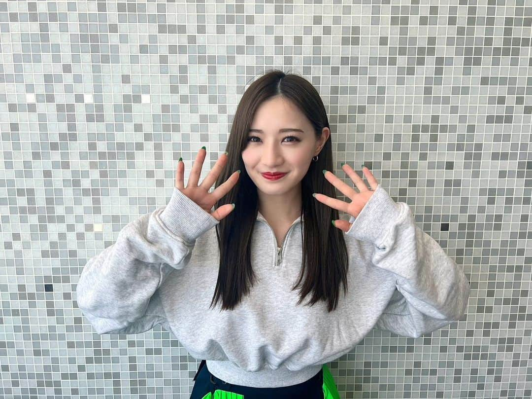 中田花奈さんのインスタグラム写真 - (中田花奈Instagram)「昨日はJ-WAVE『STEP ONE』 ありがとうございました！！  【LISTEN AND LEARN】 今週は #平野綾 さんでした！ 尊敬している方と同じお仕事ができるって凄い事🥺  そして #戸田恵子 さん素敵な方😍 ちょうど聴いてくださってたとは…！ ありがとうございます！！  【SAWAI SEIYAKU SOUND CLINIC】 今月は田中光さんに伺うモチベーションアップ術❤️‍🔥 軸はぶらさず手法を変えて試行錯誤する、という考え方素敵でした！  【SAISON CARD ON THE EDGE】 NPO法人日本スポーツメディアトレーナー協会の スポーツメディアトレーナー 糸川雅子さんがご出演くださいました ☺️ 「メディアトレーニング」って初めて聞いたけど とっても勉強したい🥺🥺 めちゃくちゃ私に必要… いや今の時代、皆に必要なことかも  【STEP ONE 2023最新・激ウマランチ】 #印度カリー子 さんによる カレーの名店ベスト3 ご紹介いただきました！  三軒茶屋『シバカリーワラ』 いただきました！ とっても美味しかった〜！！  たくさんのメールやツイート ありがとうございました🙇‍♀️🙇‍♀️ 実はchun.スタッフからのツイートも！(笑) 皆様から紹介していただいた カレー屋さん巡りたい🥄  【Liny CHEER UP WORKERS】 『炭焼てらまえ』店長の早川慎吾さんに ご出演いただきました！ @teramaestaff  「カレー牛もつ煮込み」 お客様の要望で定番化するメニューって信頼度高い😍  【CHINTAI GLOBAL BEATS】 珍事件🤣 シュワルツェネッガーさんの行動は 正義感溢れるものなのに 少し可哀想🥲  【MUSIC+1】 ゲストはDXTEEN から #谷口太一 さん #福田歩汰 さん サッシャさんお墨付きの素敵な方々でした！！ DXTEENポーズたぶん習得しました😚  ありがとうございました🫶 来週もよろしくお願いします！」4月19日 0時56分 - nakadakana_official