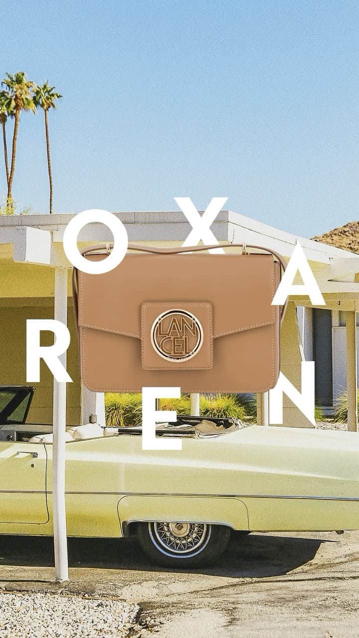 ランセルのインスタグラム：「Take a trip with Roxane   Partir en voyage avec Roxane 🌴   Roxane – Smooth leather – Granit & Gold   #LancelParis #RoxanebyLancel #SS23 #LancelTwist」