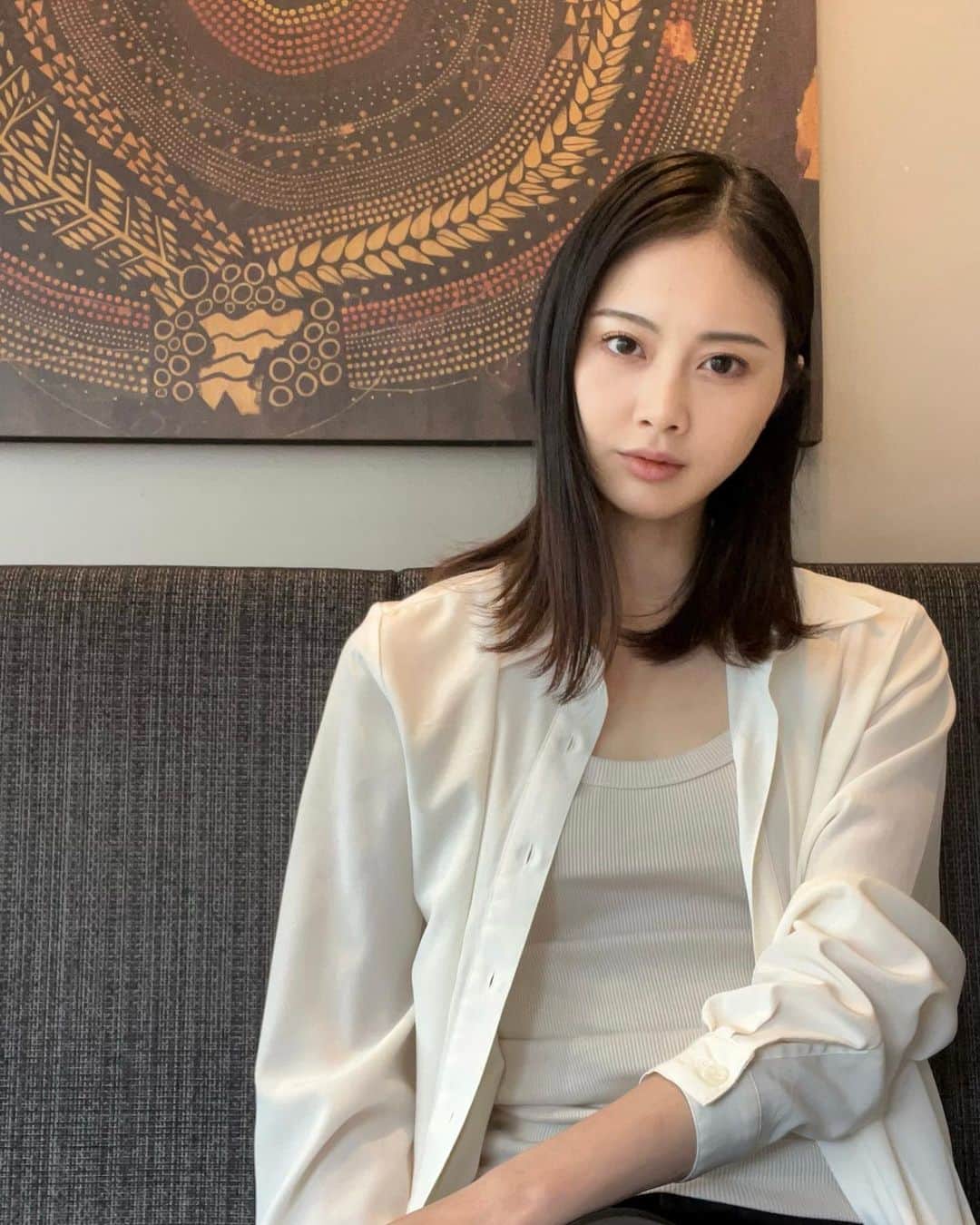 和田安佳莉のインスタグラム：「また4月がきたよ。 だいぶ暖かくなって軽装に。  それはそうと。 ブリトーの薄くて大きい生地、入手方法ご存じの方、教えてください。 スーパーでよく見るしっかりした生地では無く、若干透けてる薄い生地。 フリホーレスやチョップドサラダデイズ、ケールの王様etc...のブリトーに使われてるトルティーヤは、一体何者なのだろうか。 大好きで毎日食べたくて、かれこれ半年くらい探しているのに見つからない。  #今一番欲しいもの #トルティーヤ #tortilla #ブリトー #🌯」