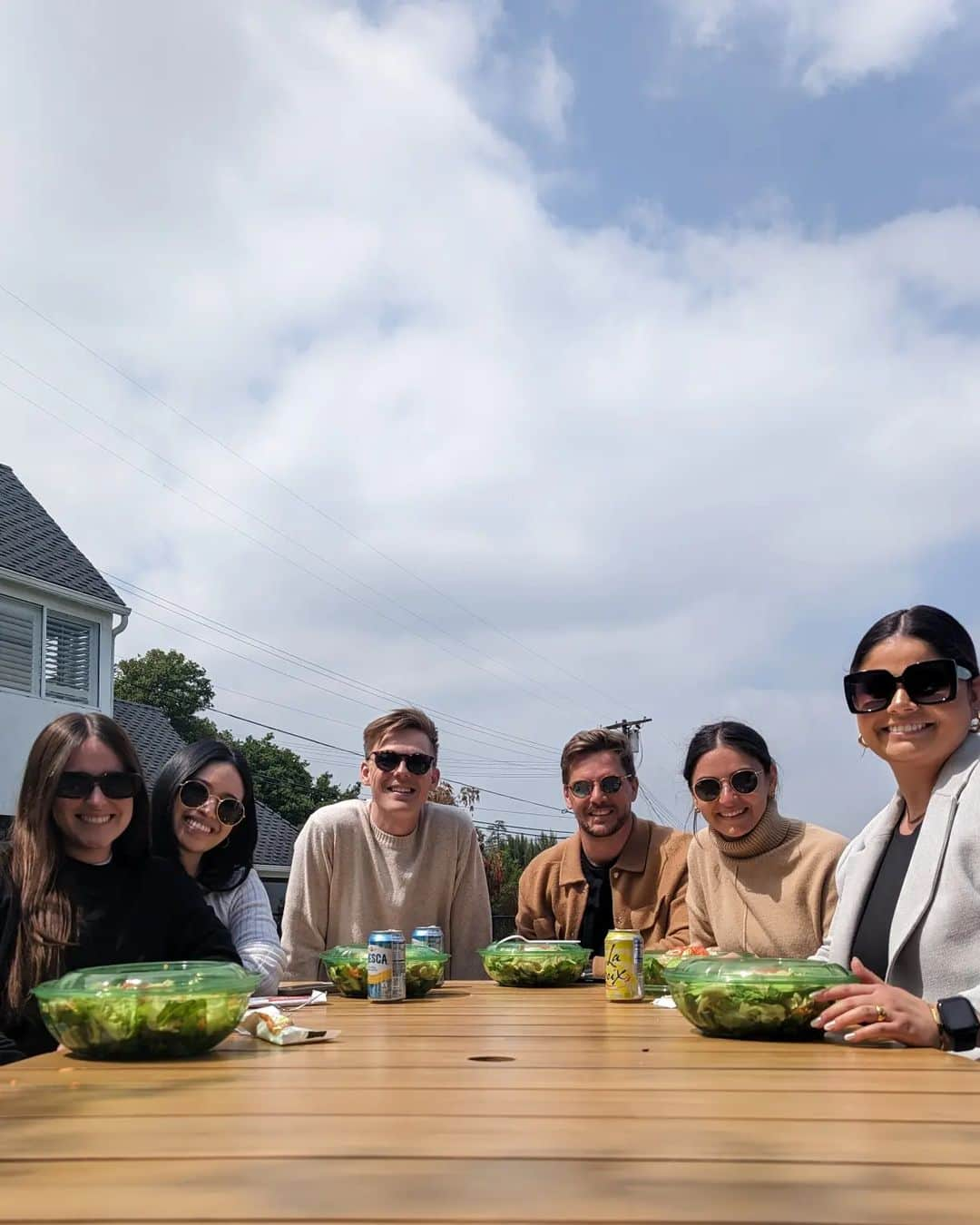 カスパー・リーさんのインスタグラム写真 - (カスパー・リーInstagram)「Early bday party w members of our LA team at the @mvemanagement office !! absolutely loved spending time in sunglasses with everyone 🇺🇲」4月19日 1時05分 - caspar_lee