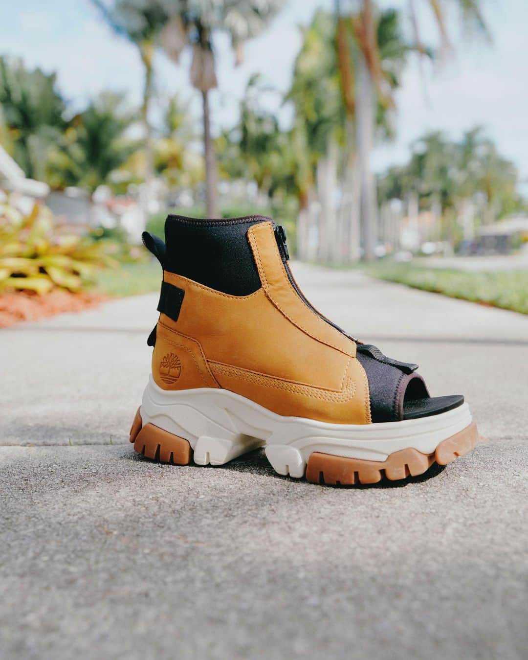 ティンバーランドのインスタグラム：「Boot 🤝 Sandals  The new Timberland® Boot Sandals are here to freshen up your Spring rotation for festival season.  The women’s Adley Way Boot Sandals and men’s Greenstride™ TBL® Edge Boot Sandals merge the protection of a boot with the comfort of a sandal.  Available now worldwide. Tap to shop.  #Timbs #Timberland50 #BootSandal #BuiltForTheBold」