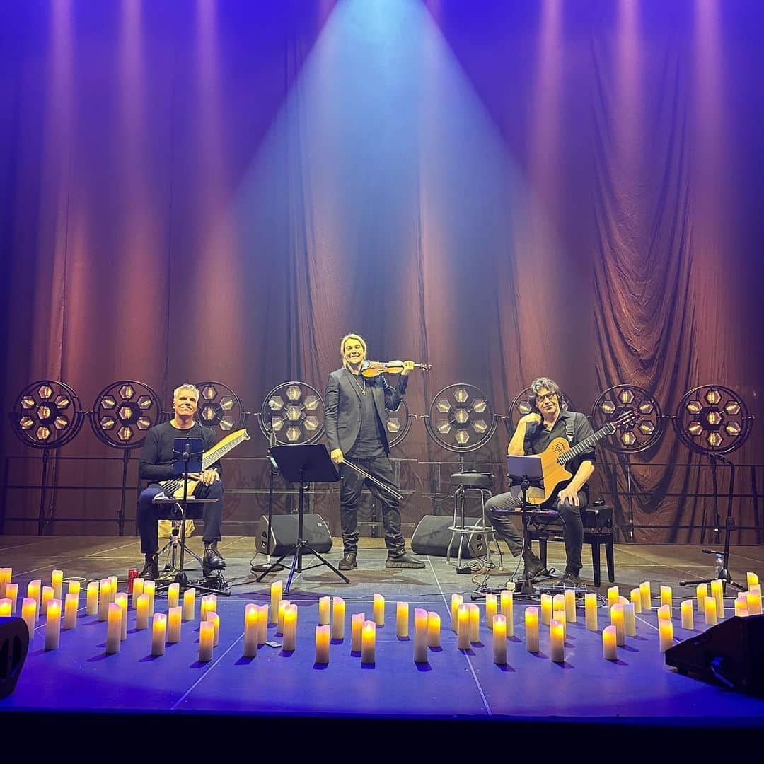 デイヴィッド・ギャレットさんのインスタグラム写真 - (デイヴィッド・ギャレットInstagram)「These 3 gentlemen are waiting for you!  ICONIC in Warsaw 🎻  #davidgarrett #rogiervanwegberg #franckvanderheijden #iconic #warsaw #poland #liveonstage」4月19日 1時11分 - davidgarrettinsta