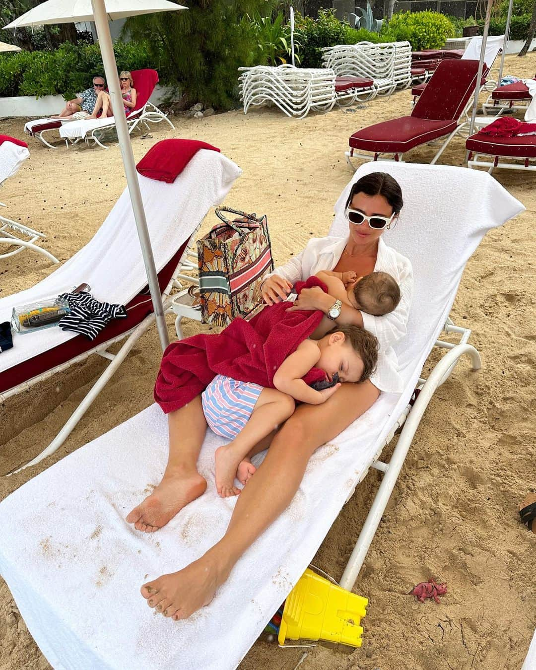 ルーシー・メックレンバーグさんのインスタグラム写真 - (ルーシー・メックレンバーグInstagram)「Get me & my babies back to the beach 🏝☀️」4月19日 1時23分 - lucymeck1