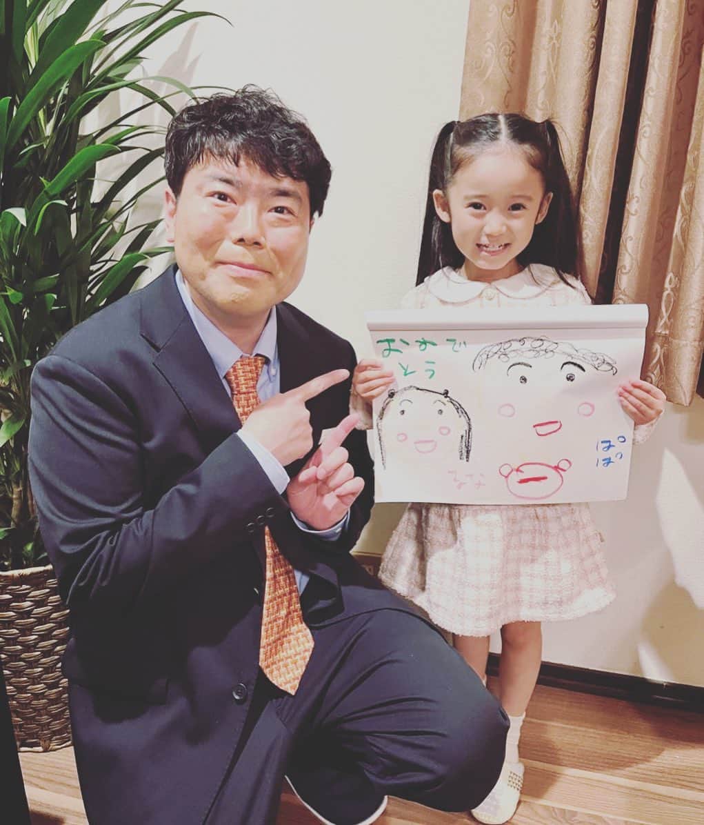 山口森広のインスタグラム：「#クライムファミリー ご視聴ありがとうございましたー！ 娘の #泉谷星奈 ちゃんが、似顔絵描いてくれました☺️ 上手ですねー！」