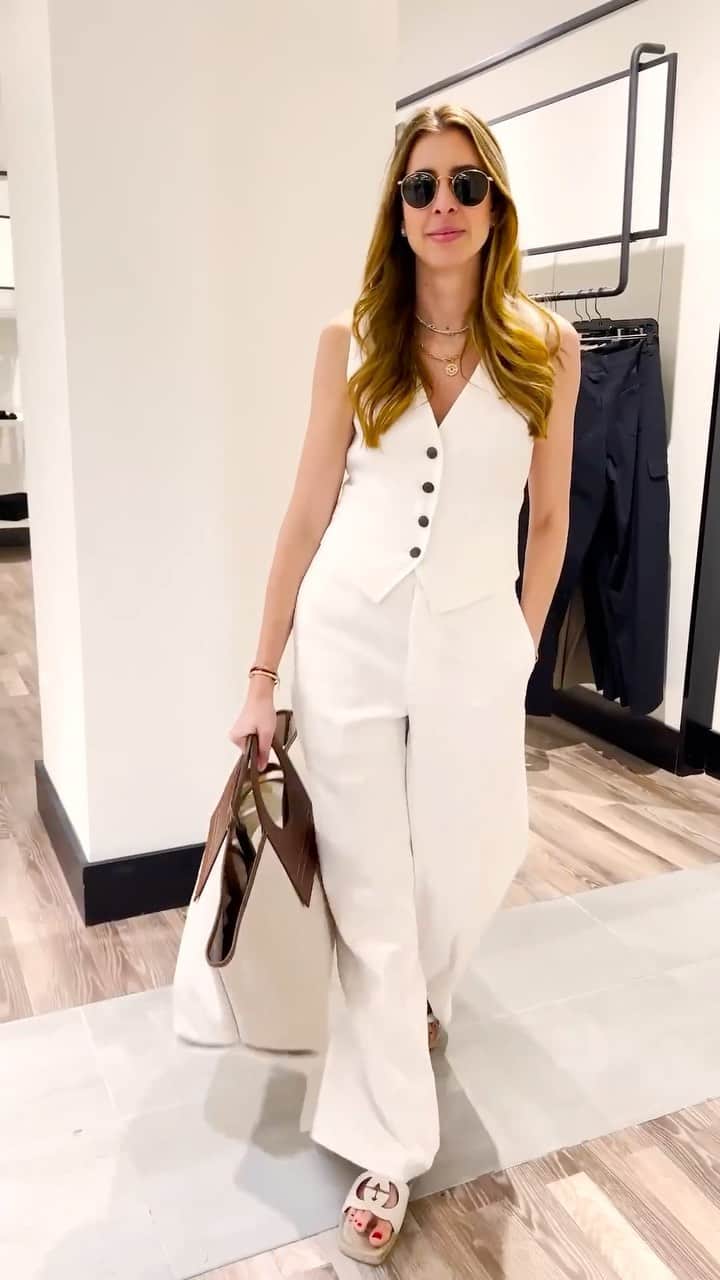 Bloomingdale'sのインスタグラム：「TRENDING NOW: Nautical looks that are sure to go over big at the beach 🌊 ⚓️ Shop our Fashion Director @ariellesiboni’s top picks at the link in our bio!」