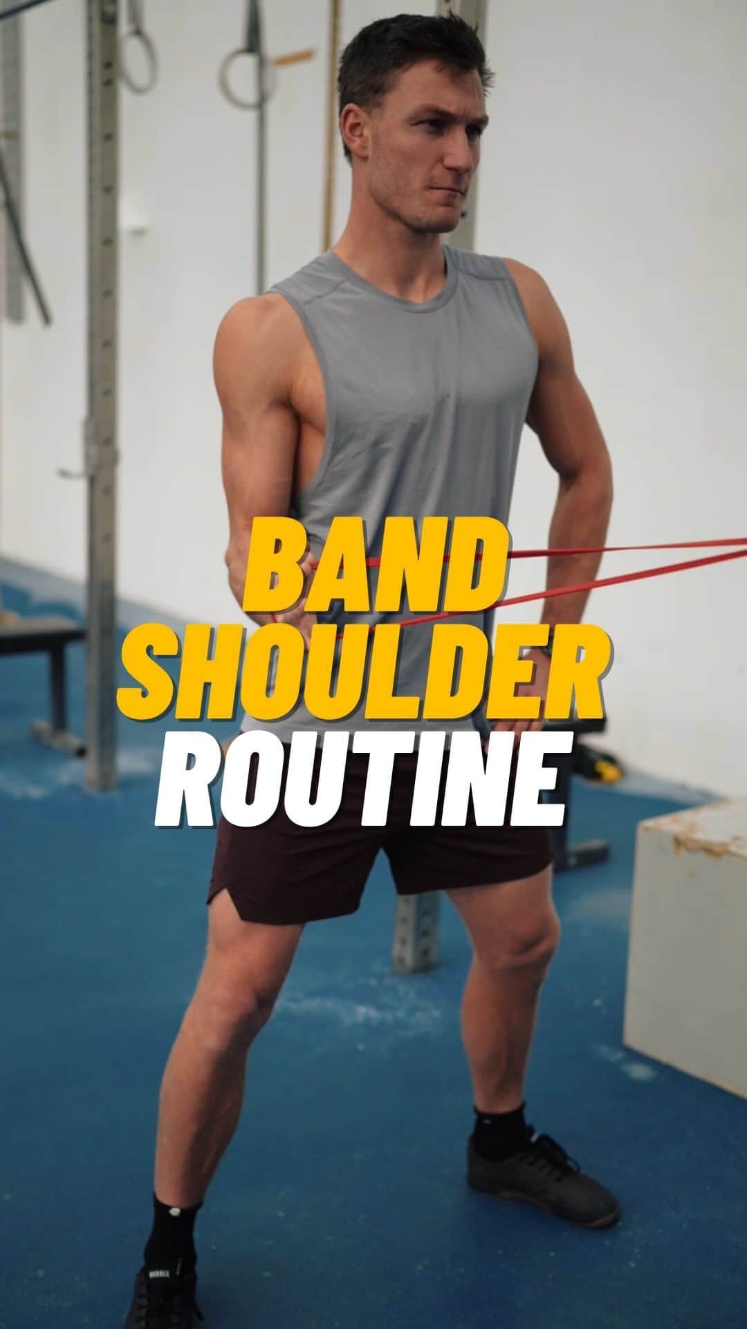 トーマス・レーラーのインスタグラム：「Check this one out and share with your friends to try next time your on track or gym 👌🏼🔑   #shoulder #rotatorcuff #rotators #shoulderworkout #trackandfield #athletics #athlete #workoutinspiration」