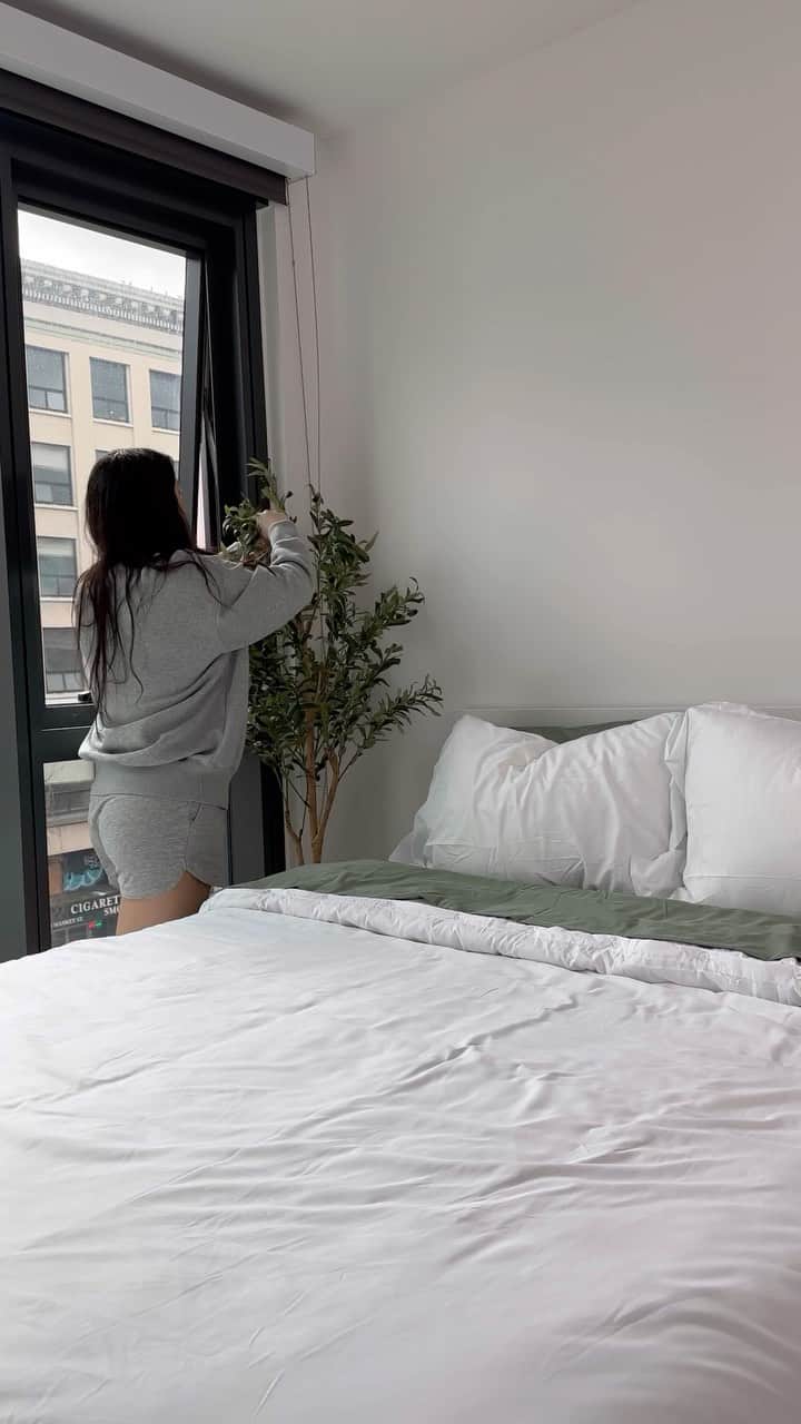 Amazonのインスタグラム：「Let Amazon help you refresh your bedroom for spring 🌿  🎥 @keniastudies」