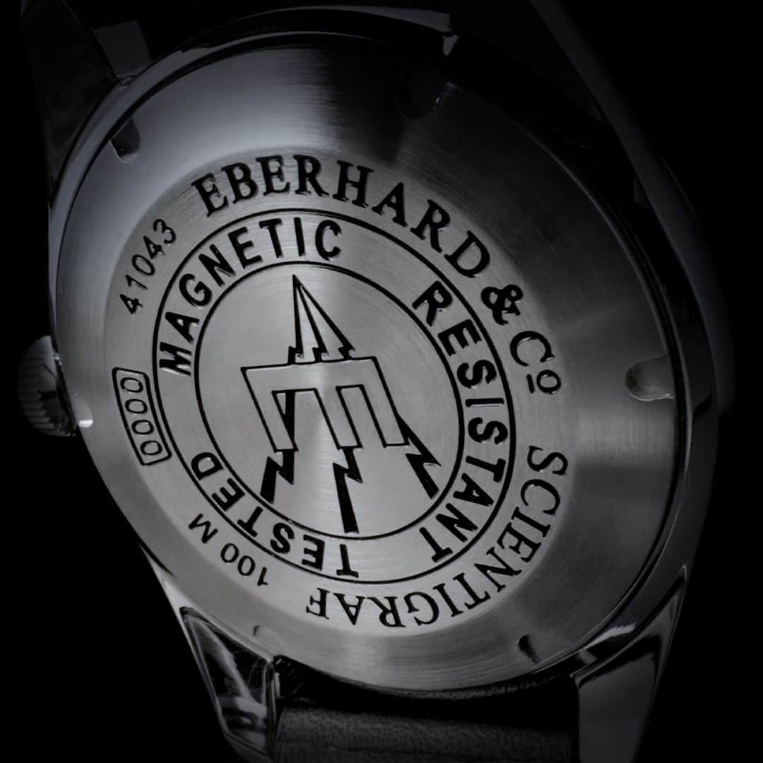 のインスタグラム：「Scientigraf is the antimagnetic model featuring refined technical details such as the screwed-in steel caseback, customised with the 1961 design inspired by magnetic fields with the letter “E” in the centre.   #eberhard1887 #eberhard #eberhardwatches #scientigraf #menwatch #menstyle #swisswatches」