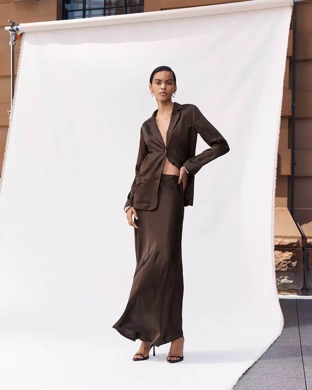 サスアンドバイドのインスタグラム：「SILK STAPLES | Silk sets arrive in the season’s new neutral; chocolate — better together, or the perfect base for tees, knits, and trench coats. #Winter23 #sassandbide」