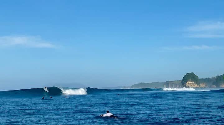 金子藍のインスタグラム：「sumba's wave  #sumba #surftrip #スンバ #サーフィン #海外旅行 #海 #海外サーフィン」