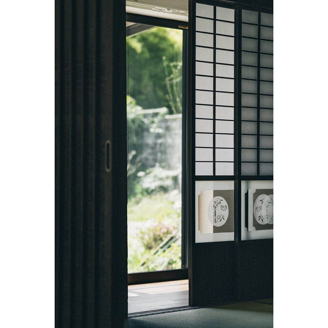 有限会社 稲葉製材住宅のインスタグラム：「#古民家 #リノベーション #障子 #リメイク #木のある暮らし #稲葉製材住宅  〜〜〜〜〜〜〜〜〜〜〜〜〜〜〜〜〜〜  【熊本の暮らしに寄り添った工務店】 熊本県北を中心に新築、リノベーションを手掛ける工務店です。 家を建てることがゴールではなく、家を建てたあとの暮らしにフォーカス。 一人ひとりが楽しい暮らしを送れる家をご提案することが重要だと考えます。 素材にもこだわり、県産材を使用したりと人と自然に配慮した熊本らしい家づくりをご提案します。」