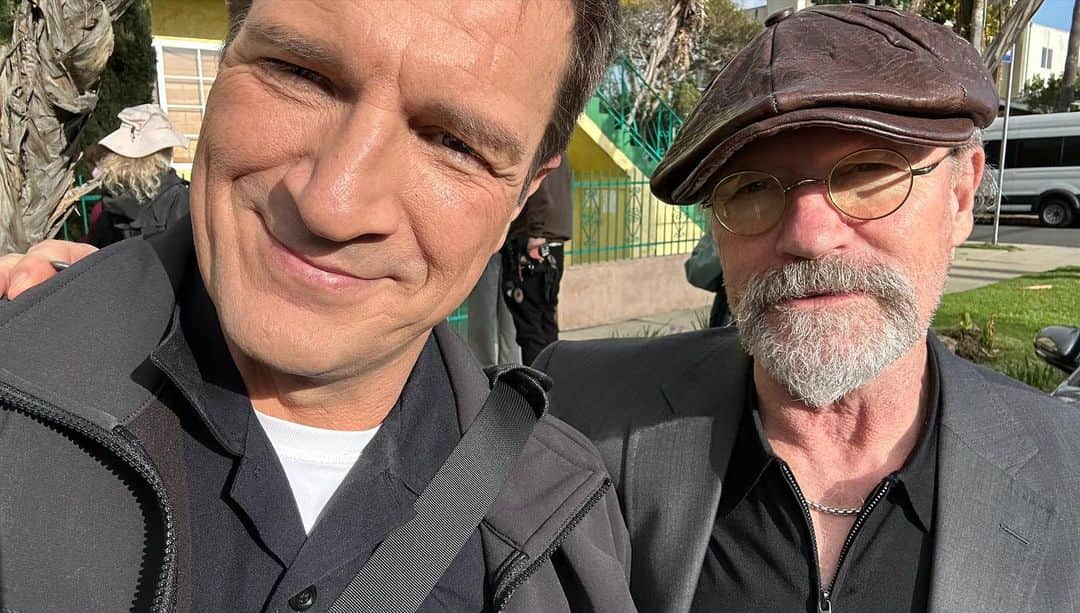 ネイサン・フィリオンのインスタグラム：「This is Michael Rooker. I first worked with him in 2006. He holds the record of “Actor I’ve worked with the most”. He’s brilliant, kind, talented, and can bench press your house. He’s also an excellent friend, and he’s on @therookieabc tonight. Thank you, Rooker. For bringing more Rooker into my life.」